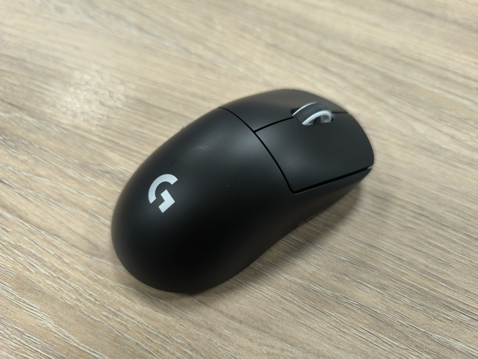 Neograničena moć u kompaktnom pakovanju: Logitech G ProX Superlight 2c