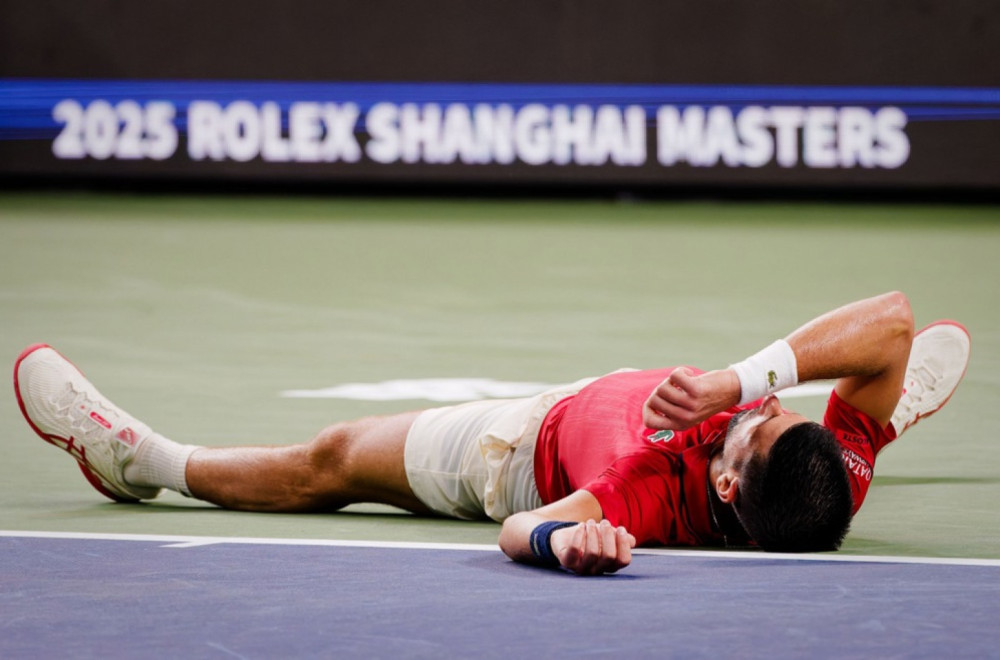 Novak: "Izvini što čekaš – morao sam da obrišem povraćku" FOTO