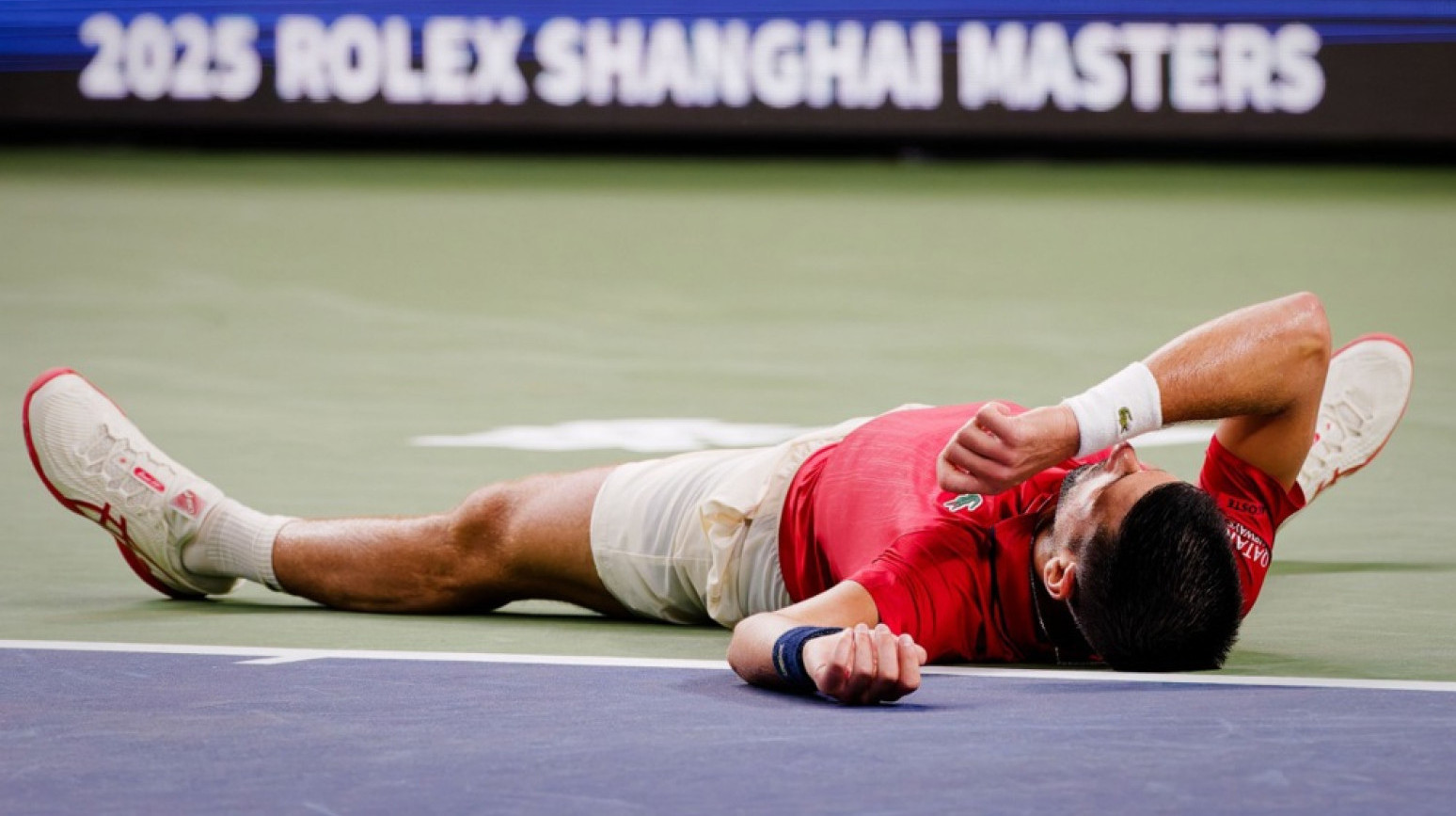 Novak: "Izvini što čekaš – morao sam da obrišem povraćku" FOTO