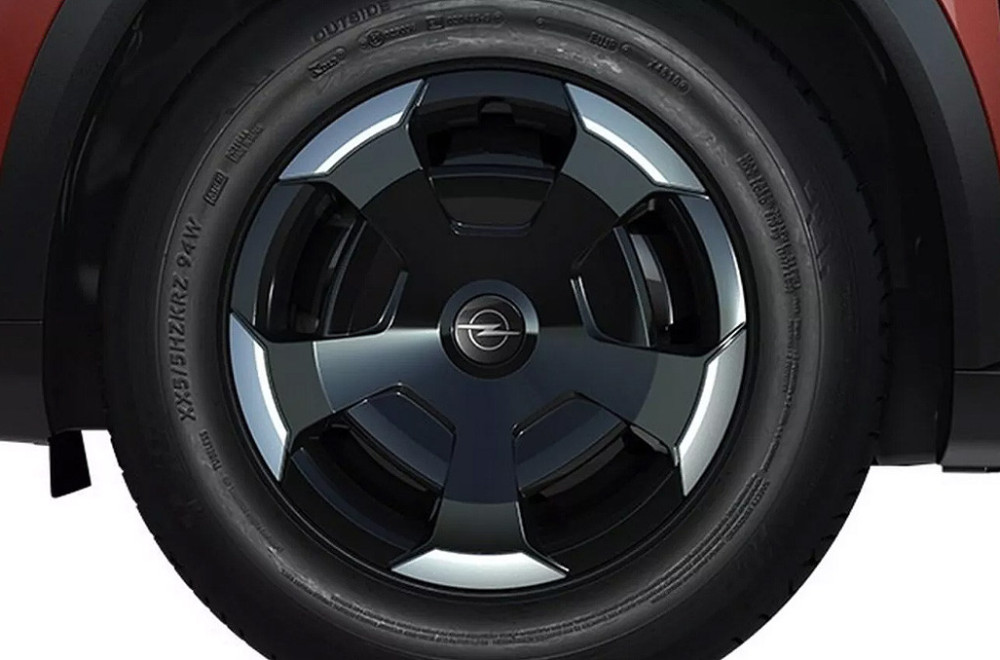 Kako izgleda ogoljeni Opel: Verzija bez ekrana i multimedije FOTO