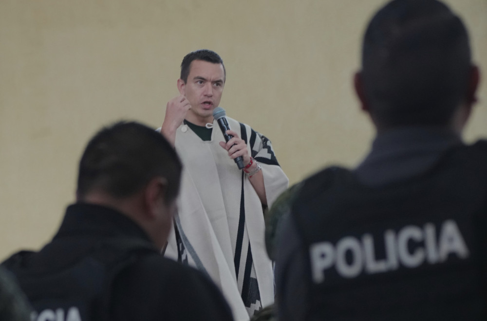 Napadnut predsednik Ekvadora, na automobilu tragovi od metaka