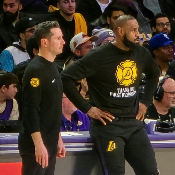 Trener Lejkersa reagovao na Lebronovu prevaru: "Vi ste idioti" VIDEO