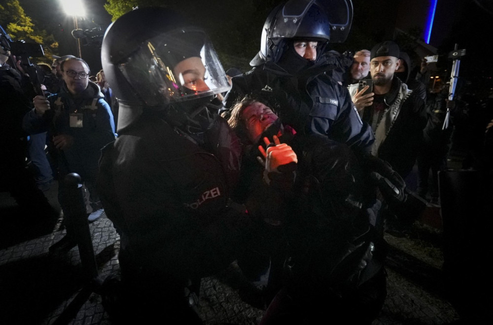 Nemačka policija brutalna prema demonstrantima: Pesnice u glavu, jaki udarci i guranje VIDEO