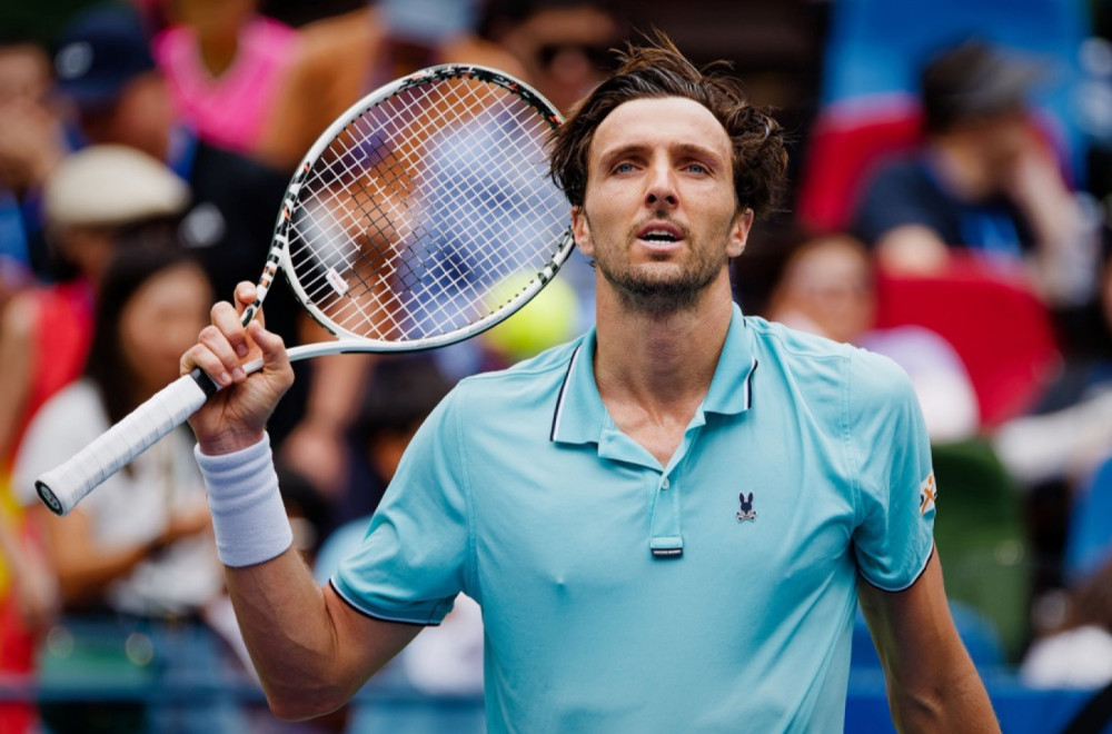 Novo iznenađenje u Šangaju, De Minor siguran