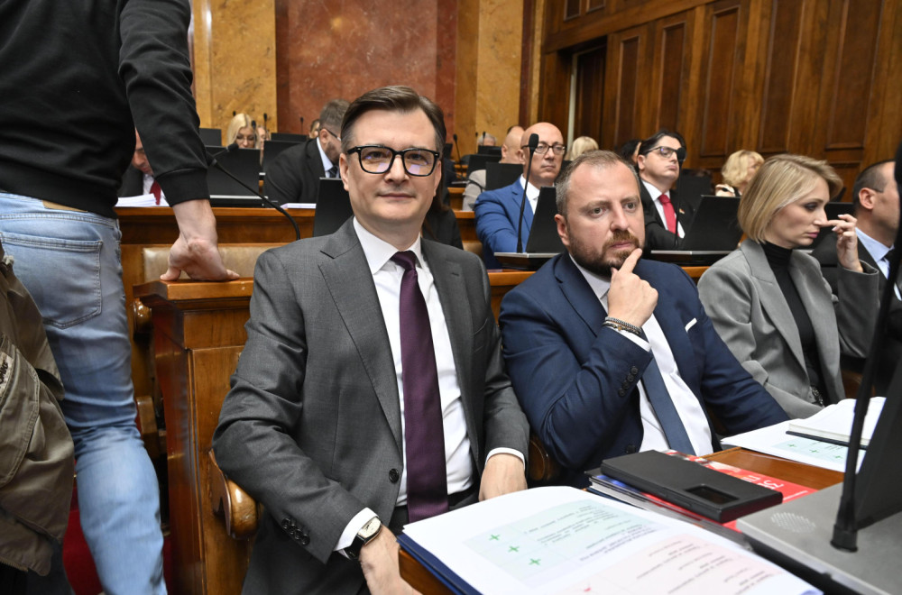 Jovanov poručio opoziciji: PP aparat koristite u Skupštini, a požare ne gasite VIDEO