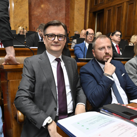 Jovanov poručio opoziciji: "PP aparat koristite u Skupštini, a požare ne gasite" VIDEO