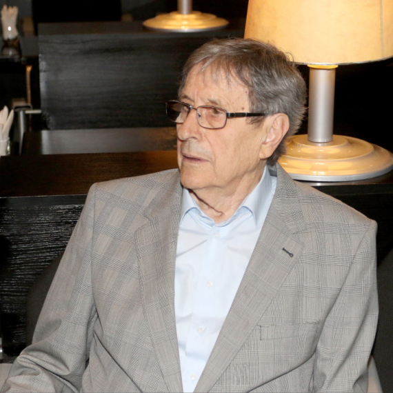 Minut ćutanja za čuvenog reditelja: Komemoracija Zdravku Šotri