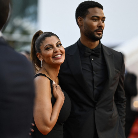 Poznata glumica u policiji: Udarila dete koje je želelo da se slika sa njom VIDEO