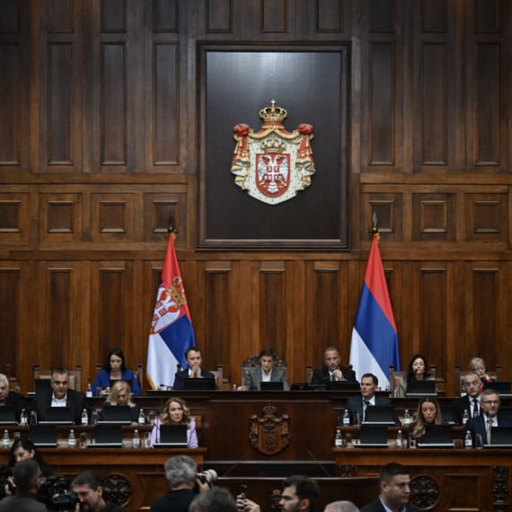 Završena burna sednica u Skupštini; Poslanici u klinču sa opozicijom FOTO/VIDEO