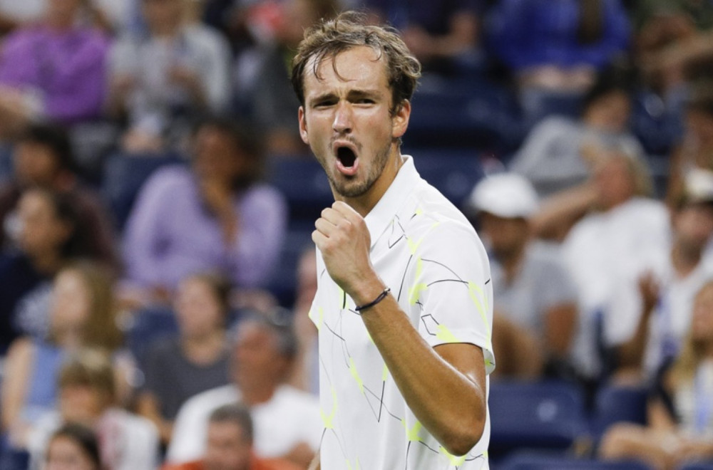 Medvedev posle tri sata u četvrtfinalu Šangaja