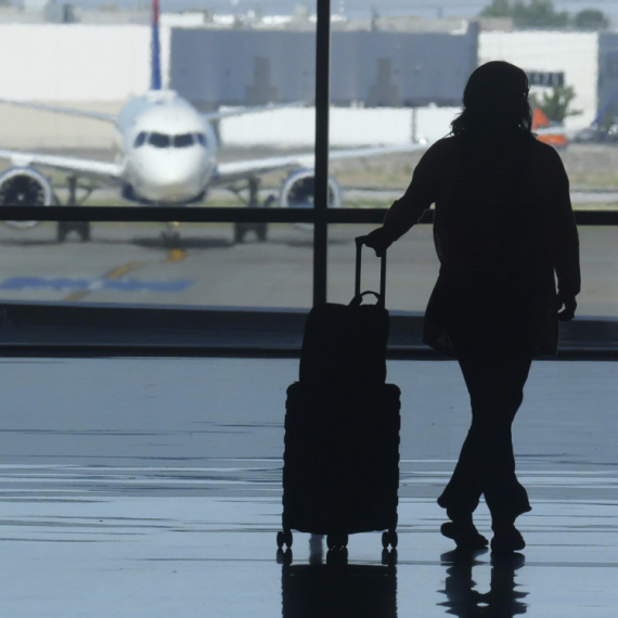 Pazite šta objavljujete na internetu: Nepoznata osoba otkazala joj putovanje života VIDEO