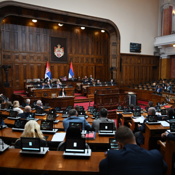Završena sednica, nastavak u utorak; Brnabić Đilasu: Nas bi da zabranite, a blokadere da pohapsite FOTO/VIDEO