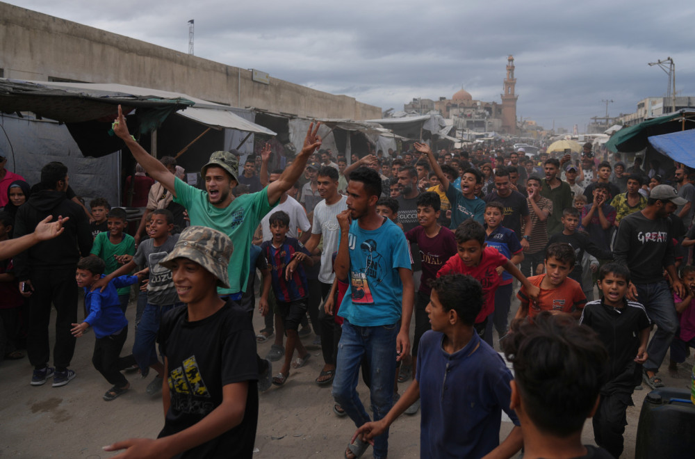 Posle dve godine patnje – slavlje na ulicama: Vojska polaže oružje, konačno FOTO/VIDEO