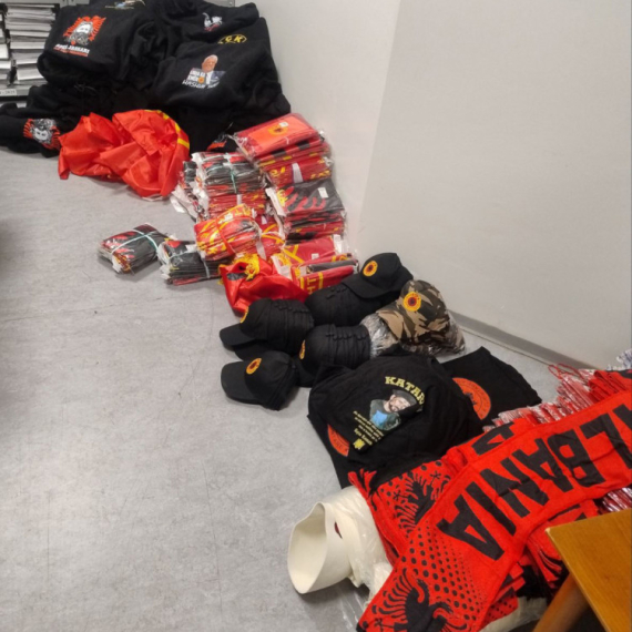 Na Merdaru uhapšen Albanac s propagandnim materijalom OVK za utakmicu Srbija-Albanija