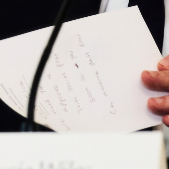 Otkriveno šta je pisalo na papiriću koji je Rubio dao Trampu FOTO/VIDEO