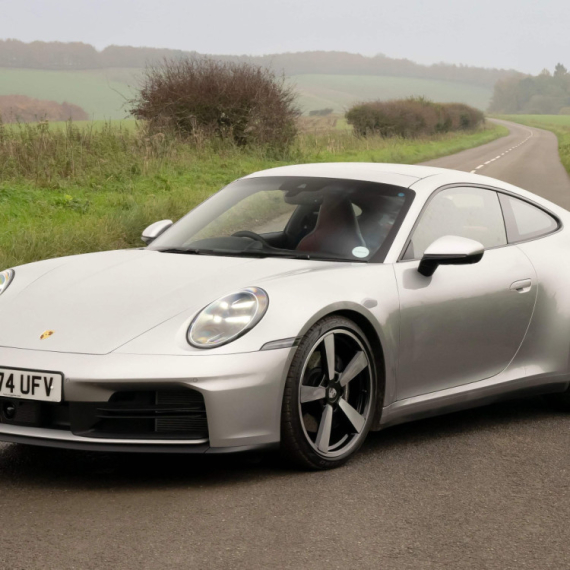 Za snove nikad nije kasno: Nakon 70 godina braka kupili Porsche 911!