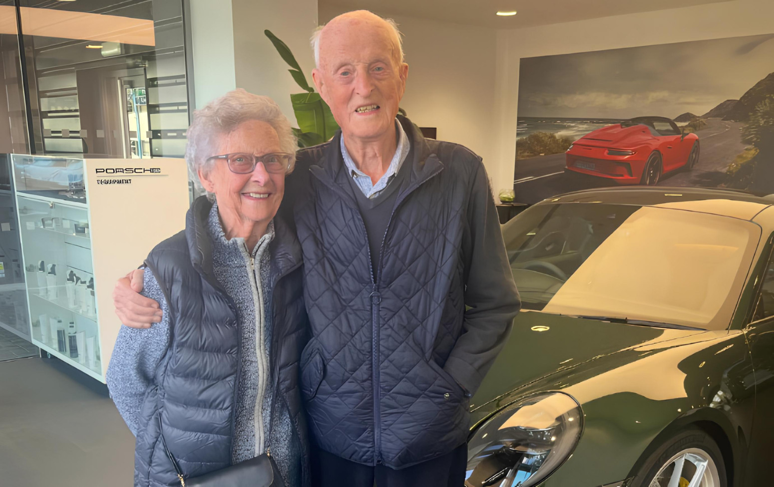 Za snove nikad nije kasno: Nakon 70 godina braka kupili Porsche 911!