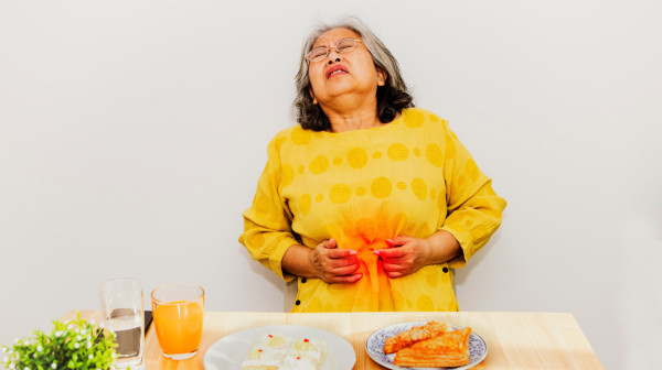 Hrana vam se zaglavljuje u grlu: Ovo su simptomi raka koji se javljaju nakon jela