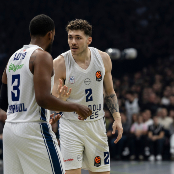 Efes je živ - Lojd srušio Žalgiris