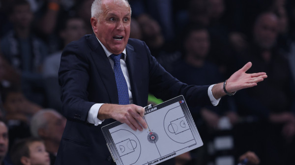 Obradović: "Mnogo stvari moramo da popravimo"; Kokoškov: "Nismo postojali u prvom poluvremenu"