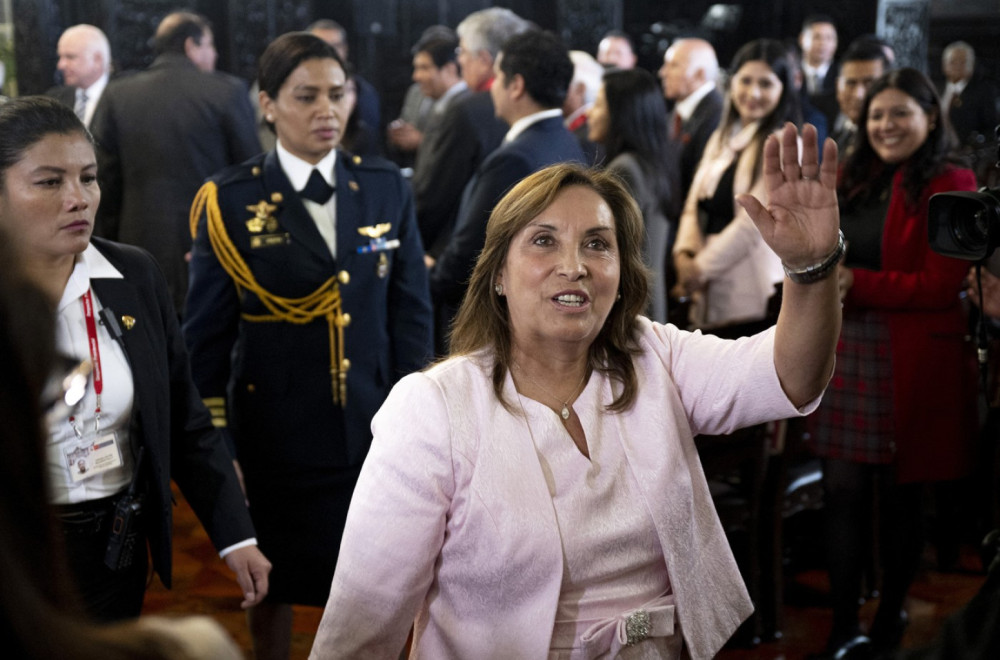 Smenjena Dina Boluarte