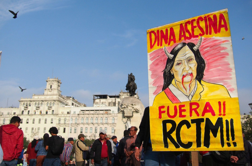 Smenjena Dina Boluarte