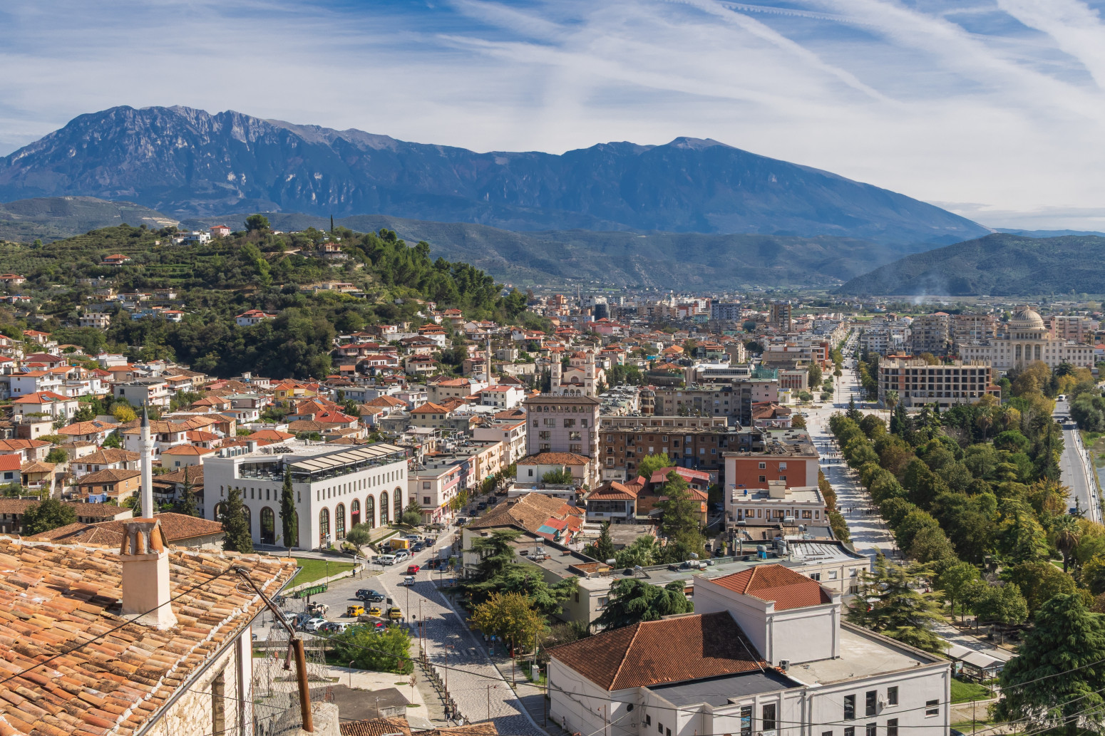 Ovo je jedan od najneobičnijih gradova na Balkanu: Kuće naslagane na padini stvaraju prizor iz bajke FOTO
