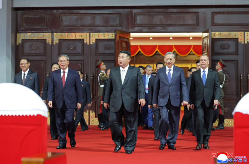 Doktor vojnih parada za večeras sprema spektakl? FOTO