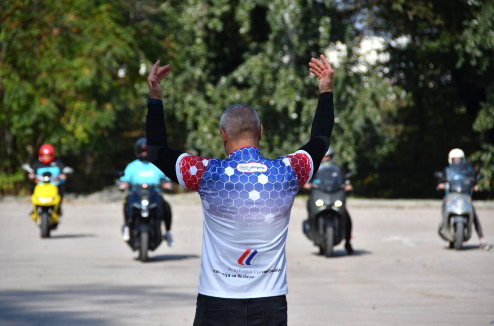 Trening bezbedne vožnje za dostavljače: "Vozači se žale da predstavljaju rizik"