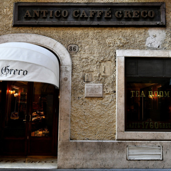 Zatvaraju čuveni kafić "Greko": Posećivali ga Leopardi, Gete, D'Anuncio...