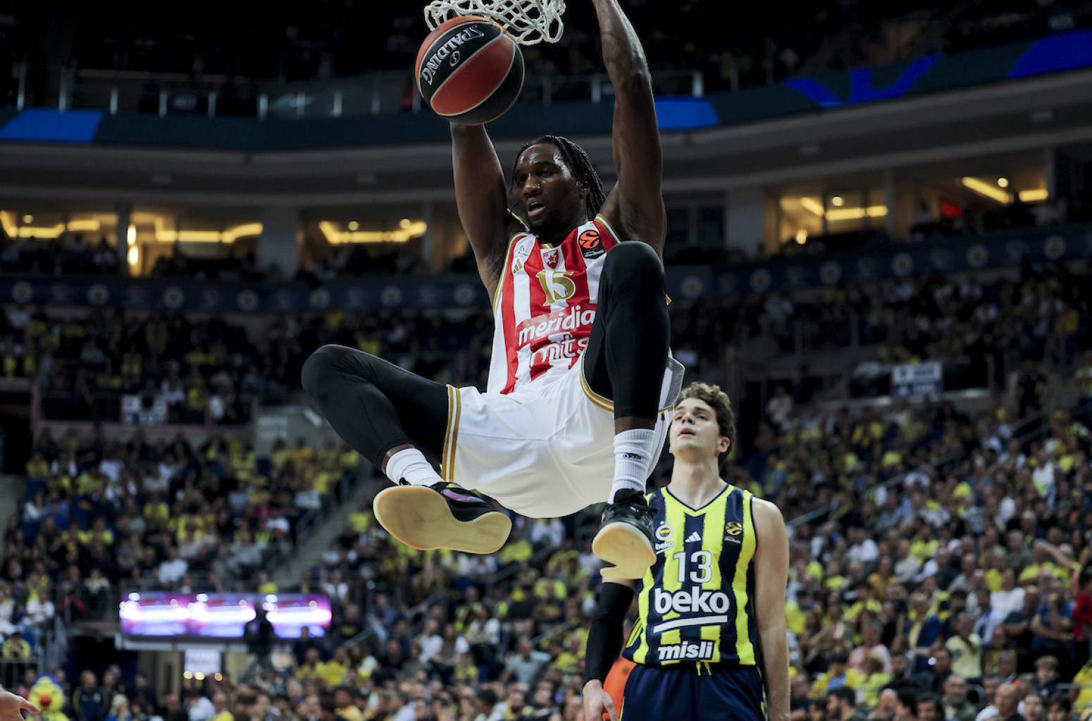 "Brutalno" zakucavanje Izundua VIDEO