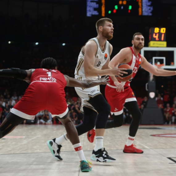 Dabl-dabl Milutinova, dominacija Vezenkova – Olimpijakos razbio Dubai