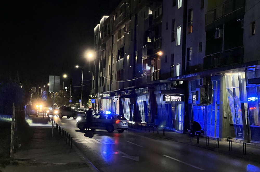 Beba pala sa četvrtog sprata zgrade: Devojčica prevezena u bolnicu FOTO