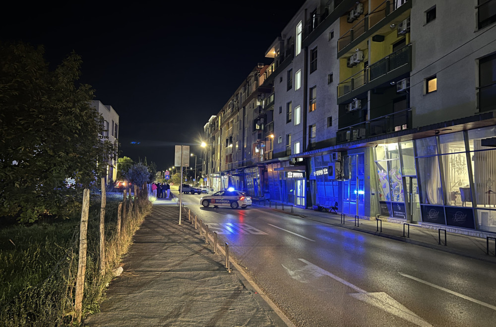 Beba pala sa četvrtog sprata zgrade: Devojčica prevezena u bolnicu FOTO