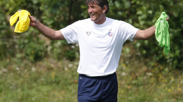 Dostanić i treći put preuzeo isti klub