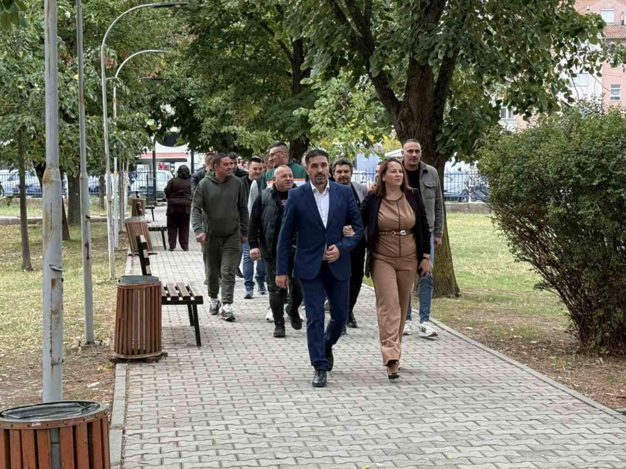 Local elections in Kosovo and Metohija: Huge crowds at polling stations; Serbs with tricolors head to vote