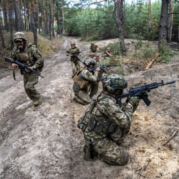Putin zvecka oružjem; Naoružani vojnici tik uz granicu NATO FOTO/VIDEO