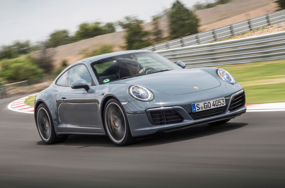 Zapalio sopstveni Porsche, pa prijavio krađu – razotkrila ga kamera VIDEO