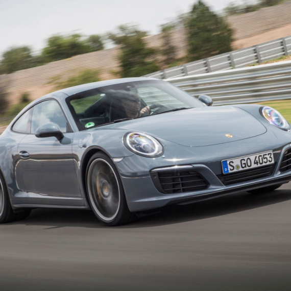 Zapalio sopstveni Porsche, pa prijavio krađu – razotkrila ga kamera VIDEO