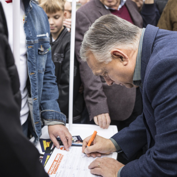 Orban pokrenuo peticiju: "Ne možemo da sedimo skrštenih ruku" FOTO