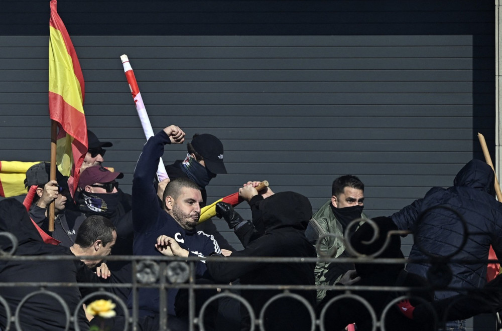 Neredi u Španiji: Sukobile se pristalice i protivnici Franka; Dvadesetak policajaca povređeno FOTO/VIDEO