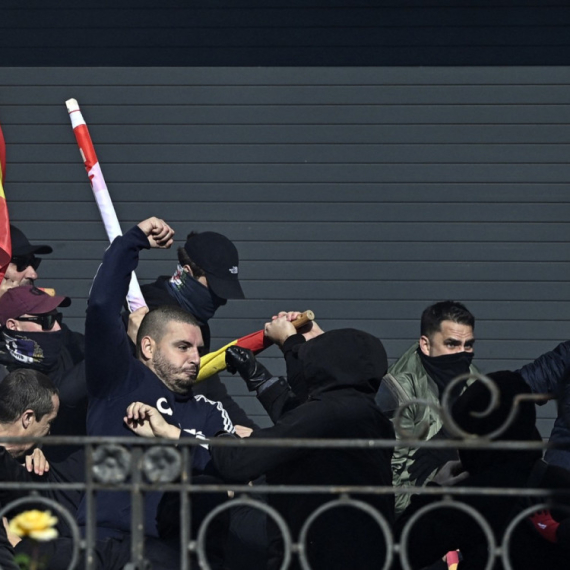 Neredi u Španiji: Sukobile se pristalice i protivnici Franka; Dvadesetak policajaca povređeno FOTO/VIDEO
