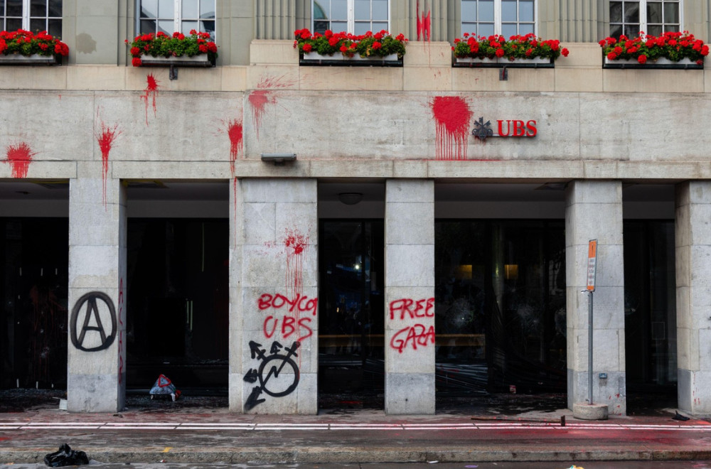 Vodeni topovi, suzavac i gumeni meci na protestu u Švajcarskoj; Veliki broj povređenih, 500 privedenih