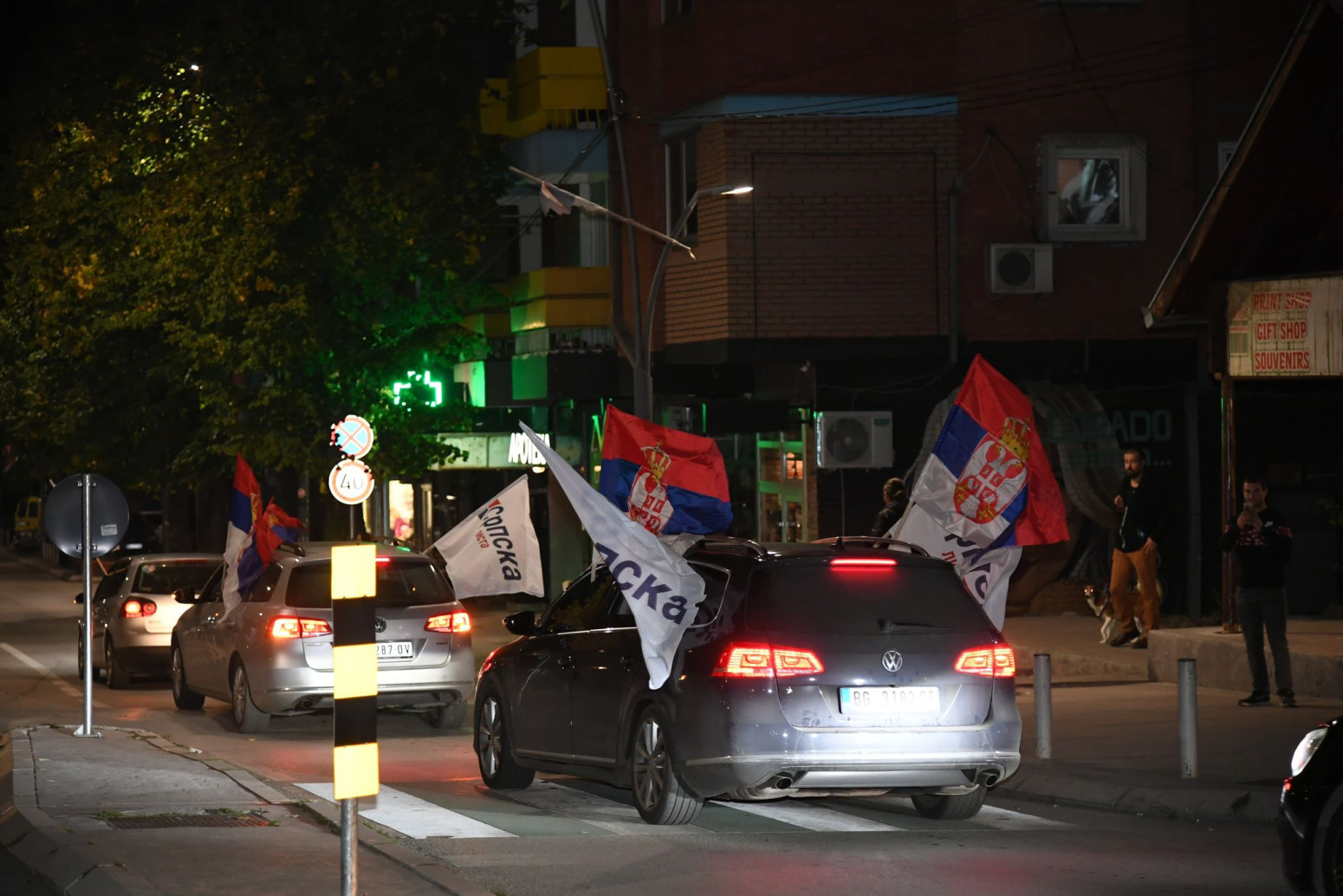 Građani Kosovske Mitrovice proslavljaju pobedu Srpske liste