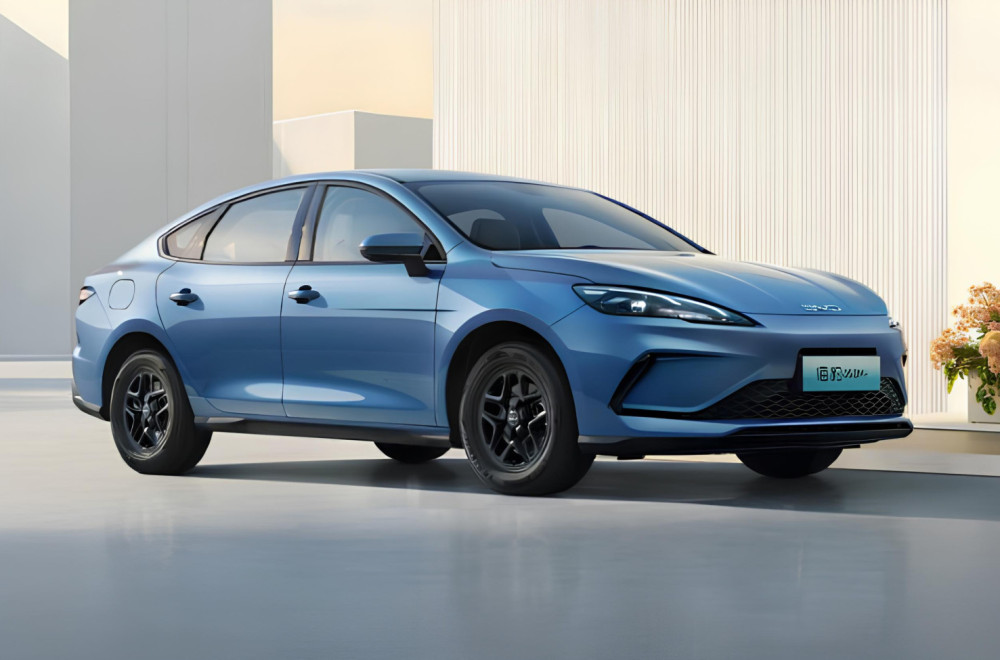 Samo u Kini: Plug-in hibrid sa dometom od 2.000 km košta manje od 10.000 evra FOTO