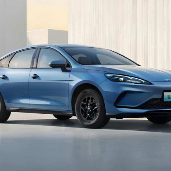 Samo u Kini: Plug-in hibrid sa dometom od 2.000 km košta manje od 10.000 evra FOTO