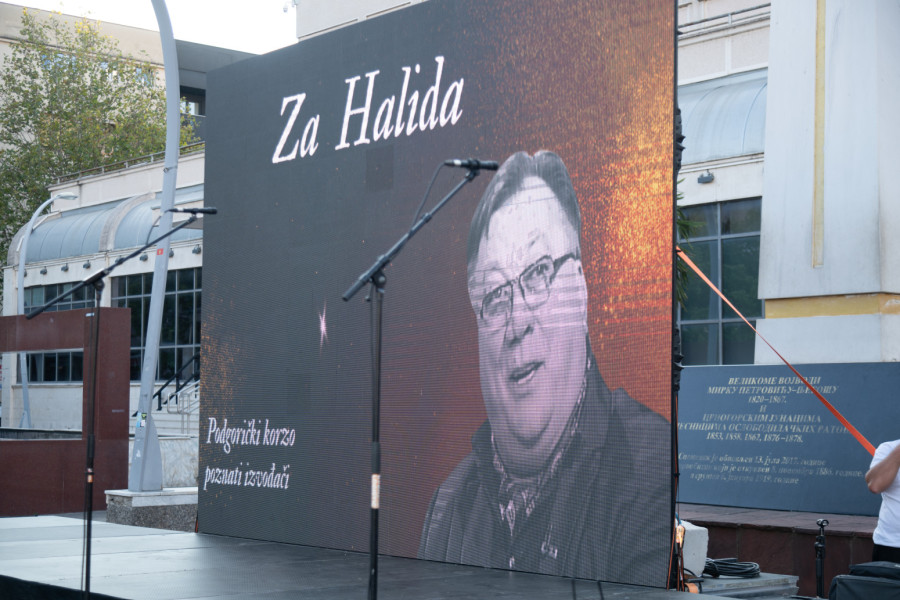 Čim je izašao na binu glumac nije mogao da prećuti: Sad svi žele da prikažu da su bili dobri sa Halidom