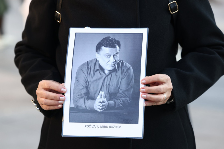 Halid Bešlić nije govorio samo sa tri osobe iz posla: Oni su ga prevarili za novac