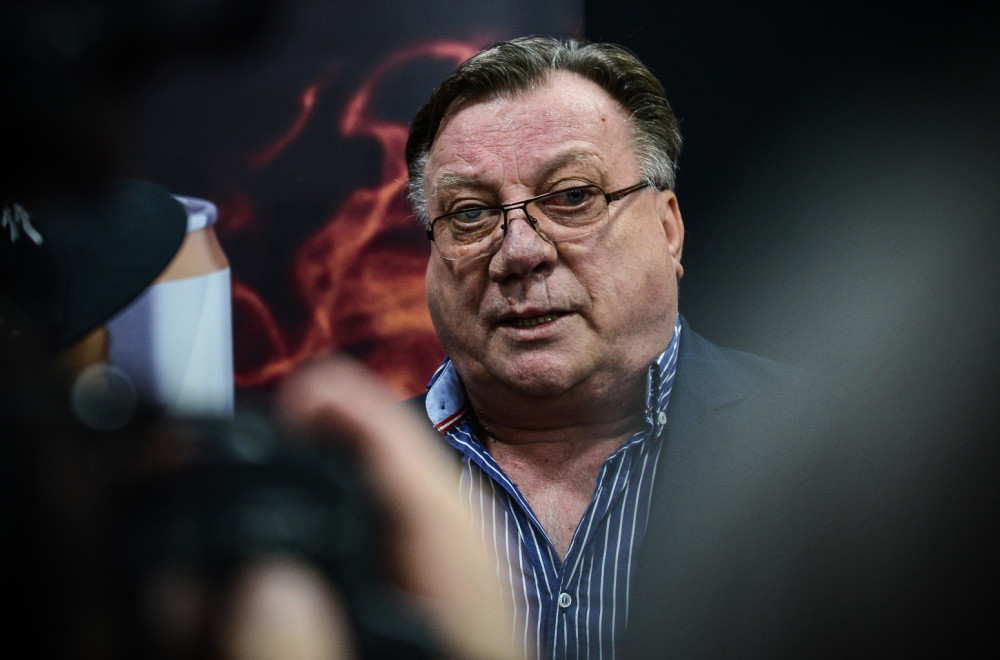 Vučić se oprostio od Bešlića: "Poslednji pozdrav Halidu"