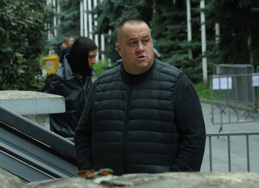 Dino Merlin rasplakao sve govorom na komemoraciji Bešliću; Začula se dobro poznata Halidova pesma FOTO